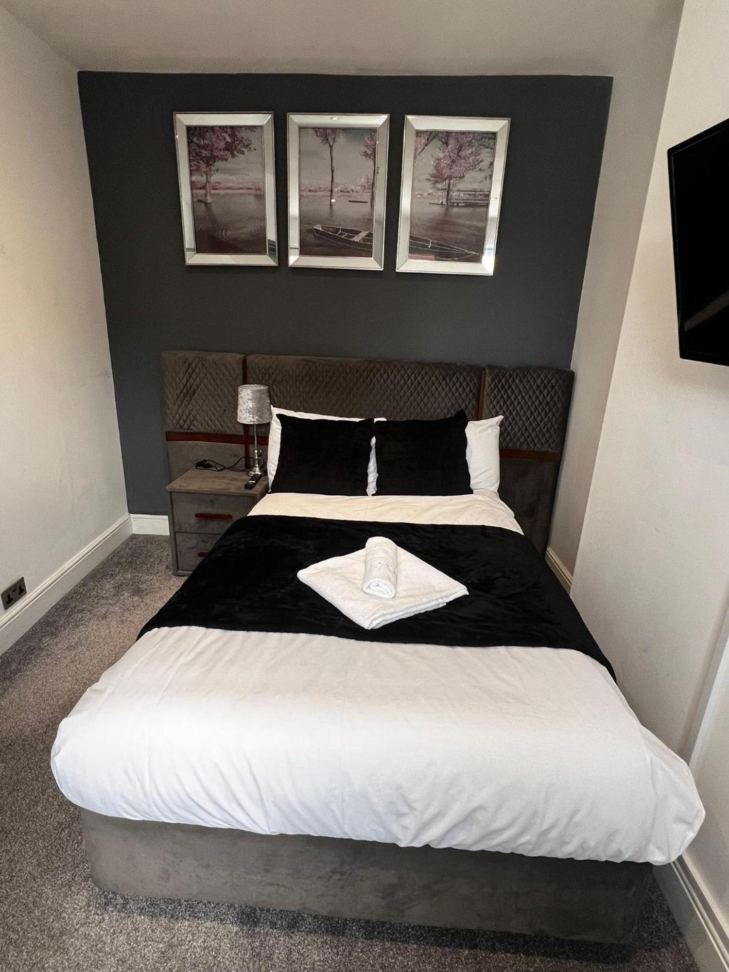 ברנסטייפל Town Centre Private Room 3 מראה חיצוני תמונה